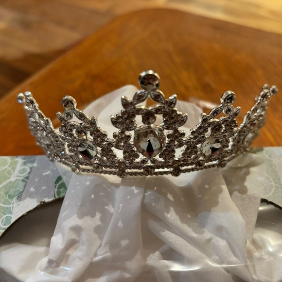 Wedding Tiara - Picture 5 of 6